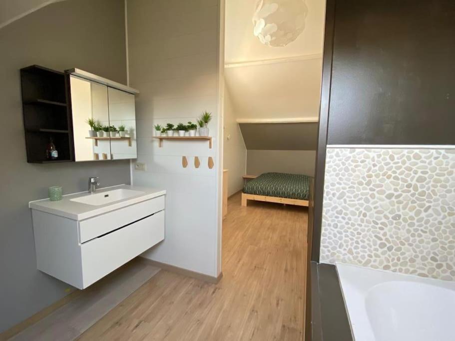 Cosy Beachhouse Within Walking Distance Of The Sea Villa De Haan Bagian luar foto